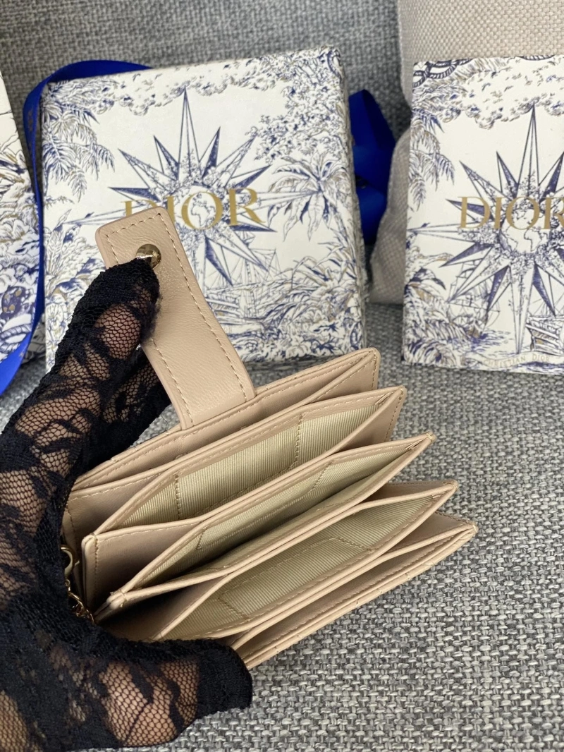 Ch**el wallets 4016a-0860