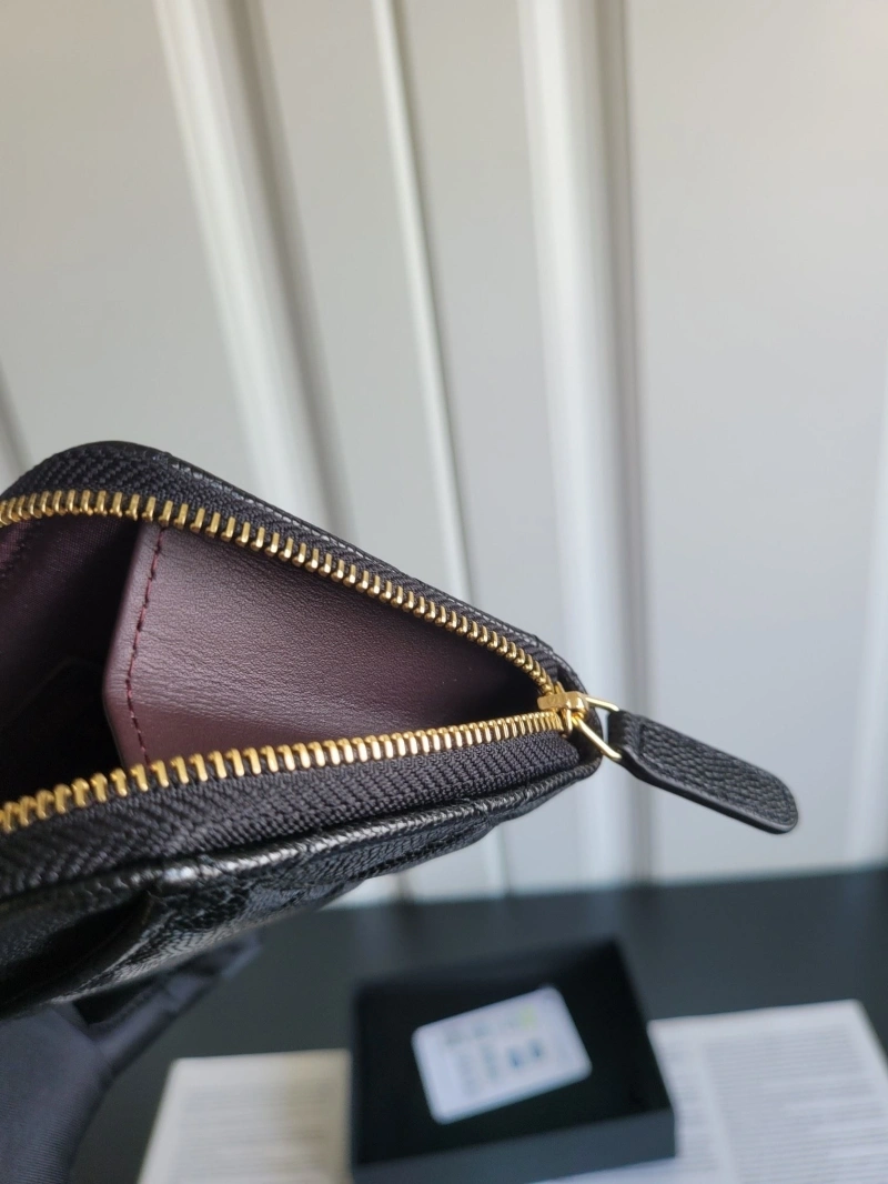 Ch**el wallets 4017-1165