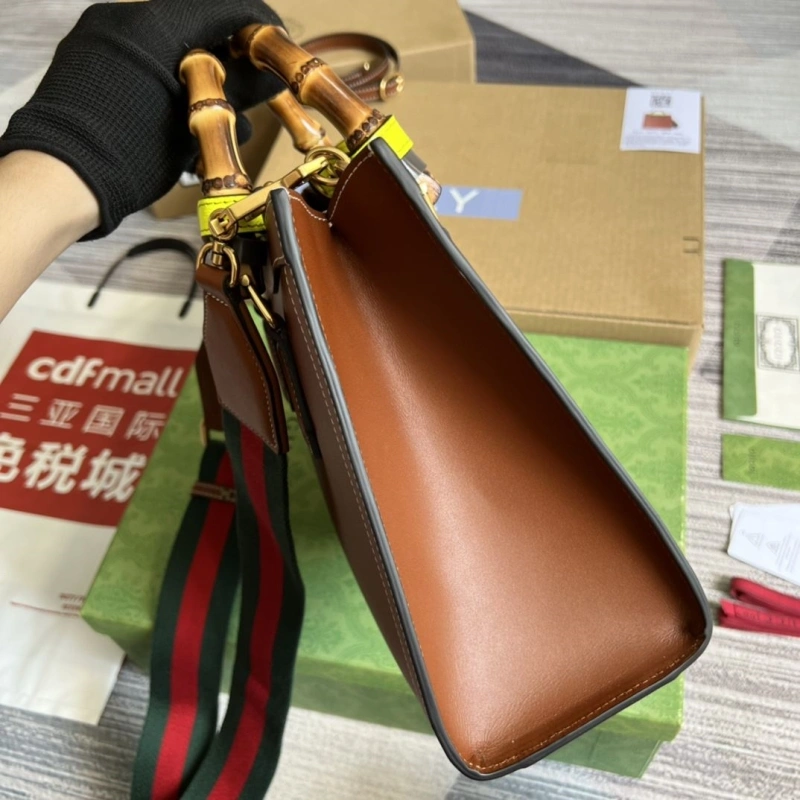 Gvc*1 top handle bags 4036c-2697