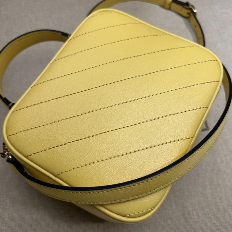 Gvc*1 top handle bags 4036c-3247