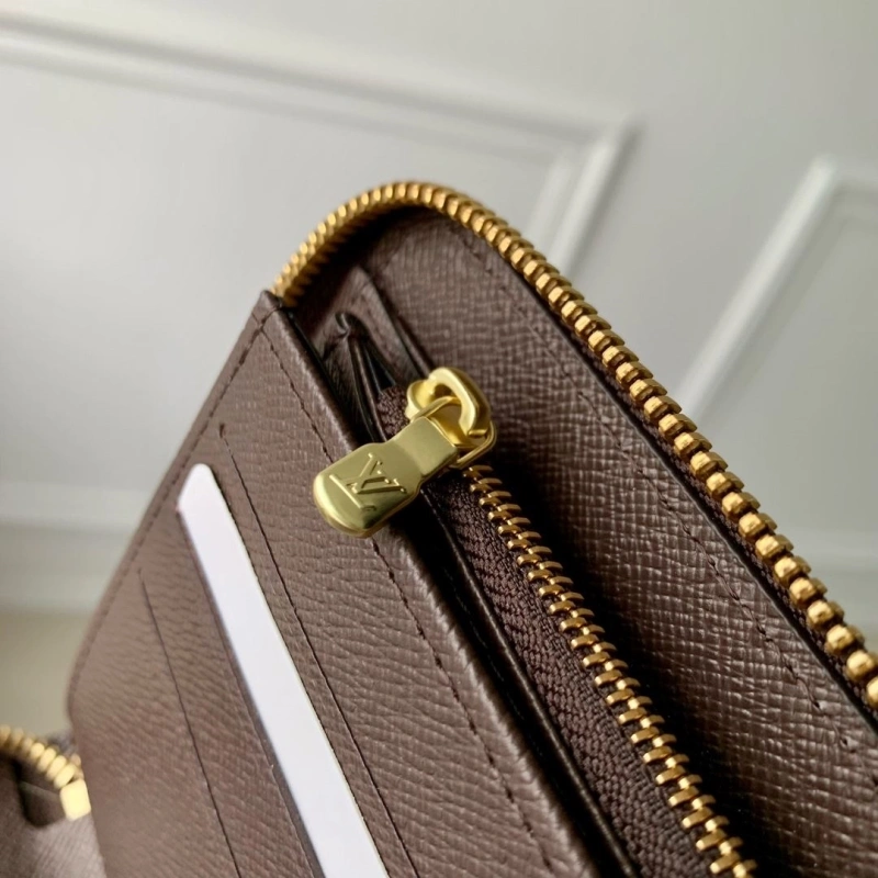 LV Wallets 4048I-0196
