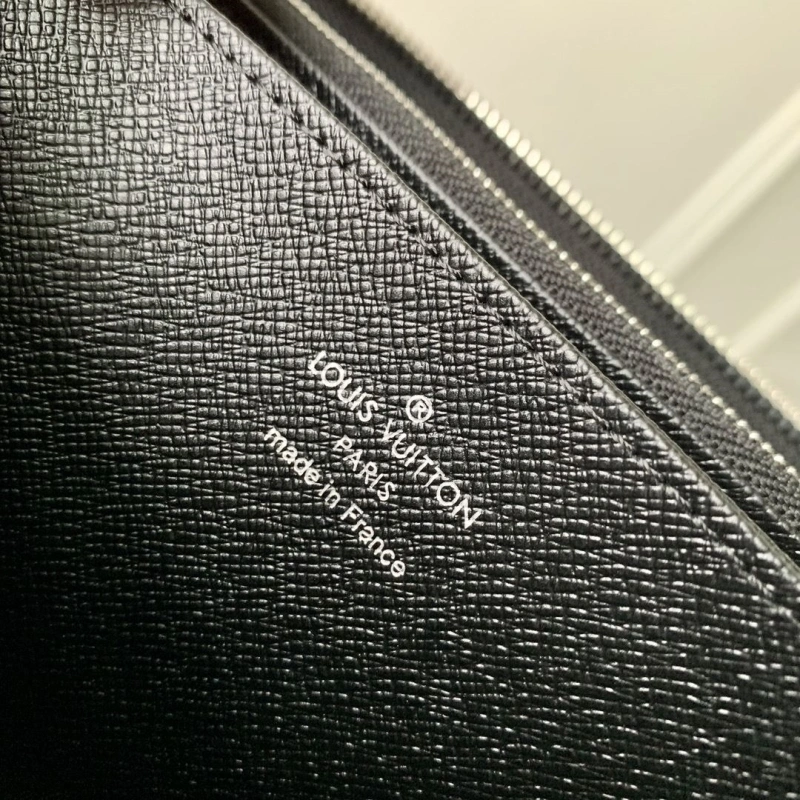 LV Wallets 4048I-0215
