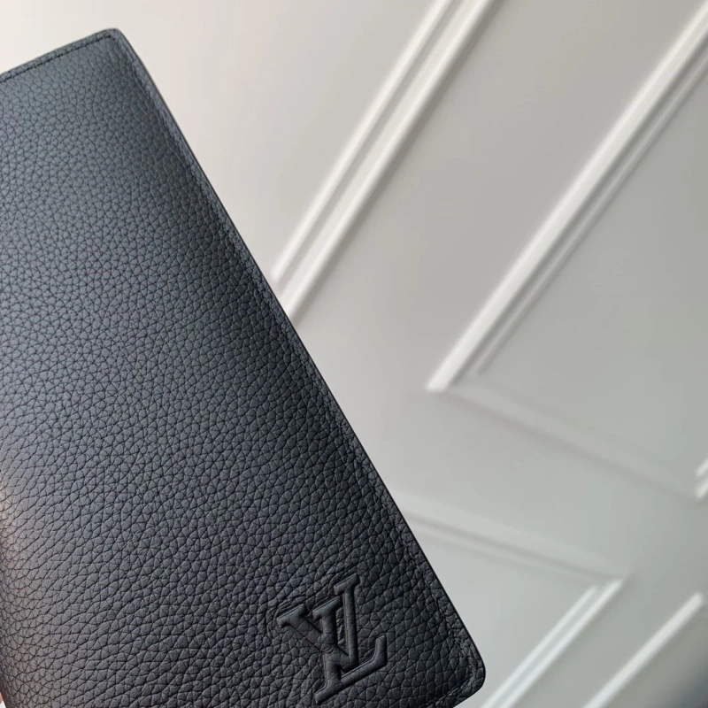 LV Wallets 4048I-0242