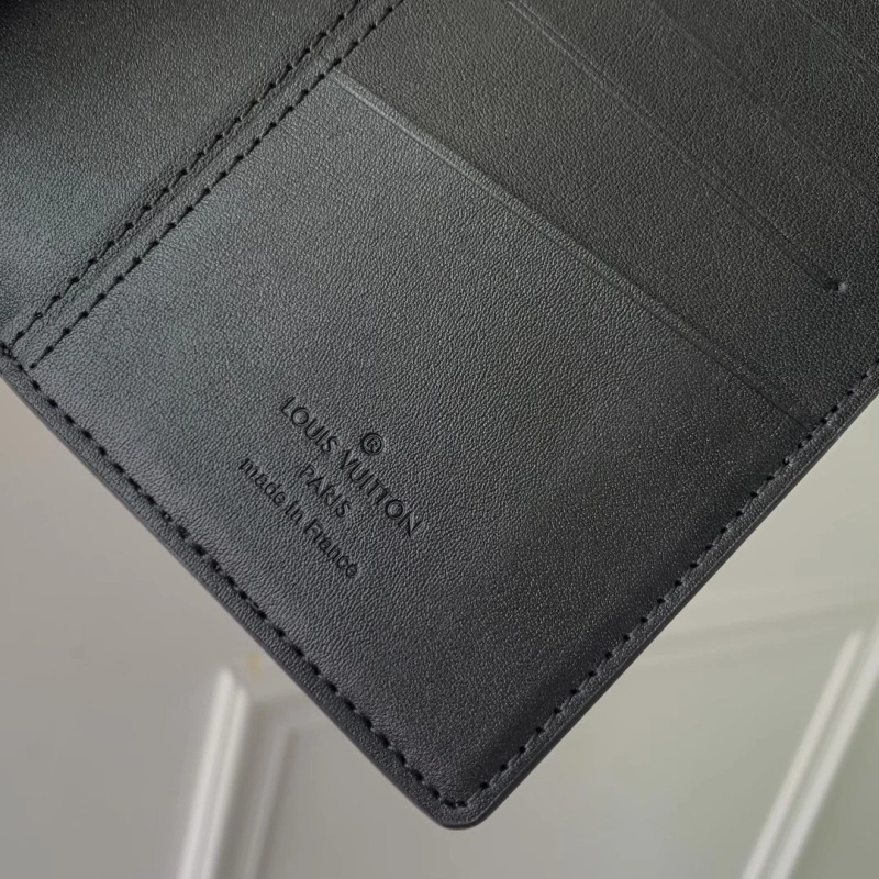 LV Wallets 4048I-0242