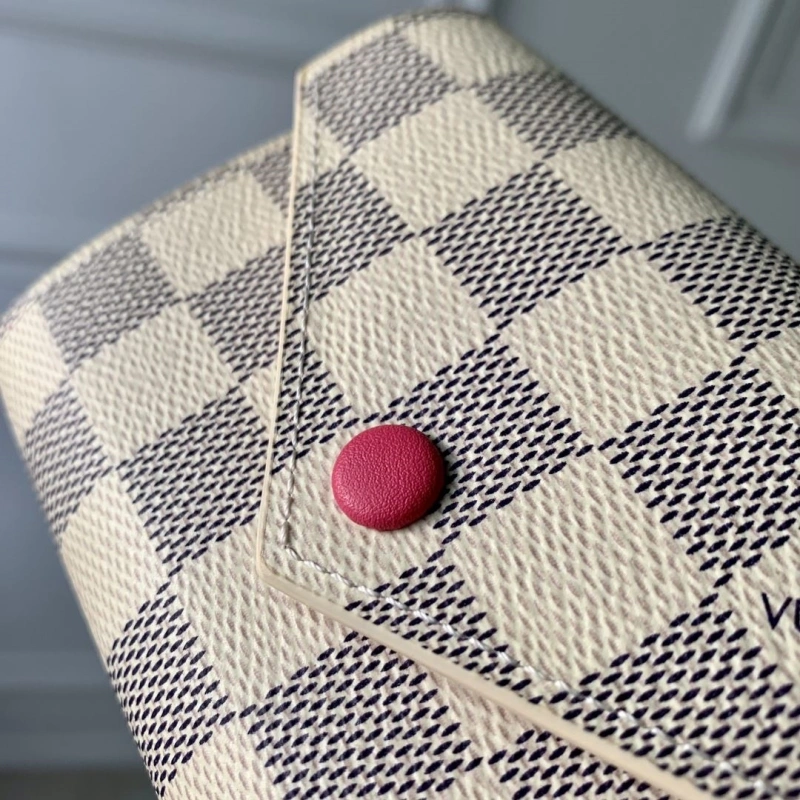 LV Wallets 4048I-0297