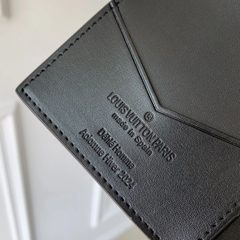 LV Wallets 4048I-0484