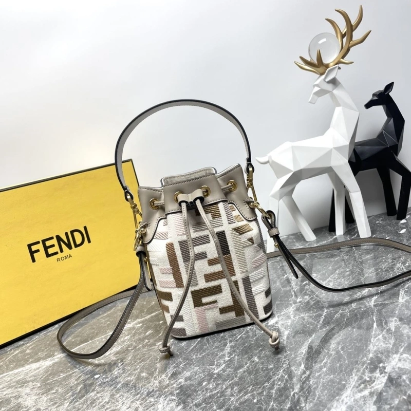 F**di bucket bags 4081-0038