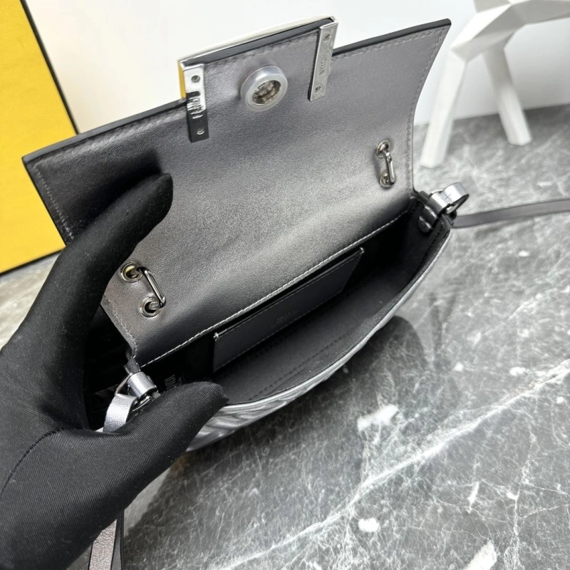 F**di baguette bags 4081-0070