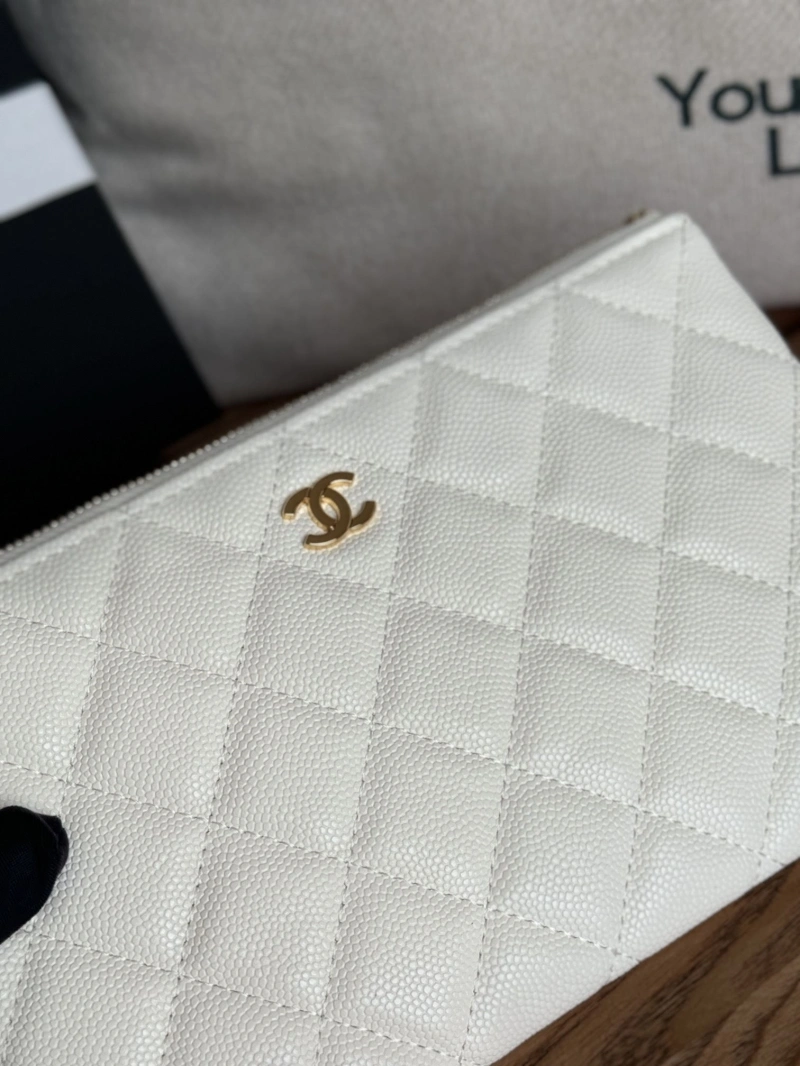 Ch**el wallets 4081-0094