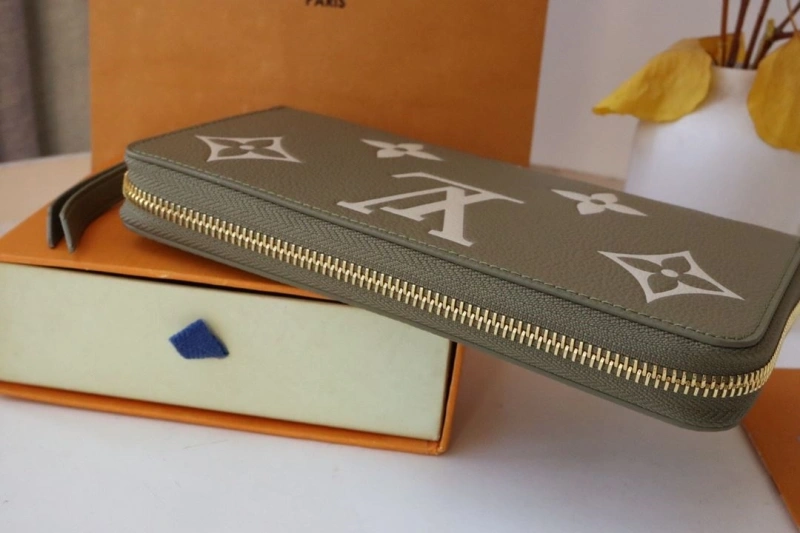 LV Wallets 4178A-0044