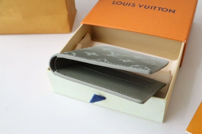 LV Wallets 4178A-0099