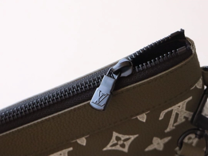 LV Clutch Bags 4178A-0109