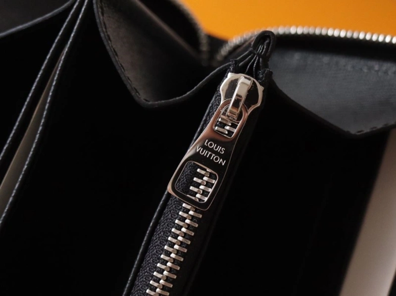 LV Wallets 4178A-0185