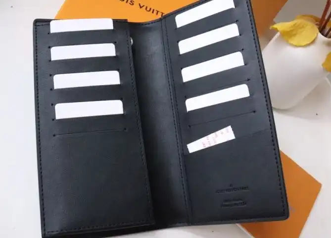 LV Wallets 4178D-0031