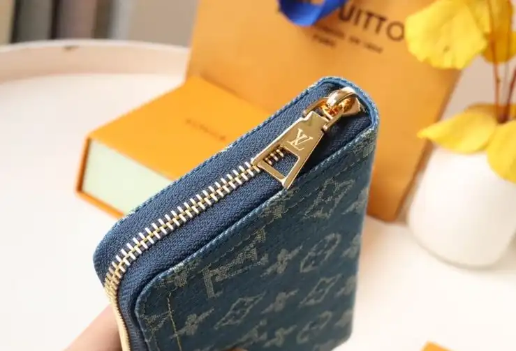 LV Wallets 4178D-0032