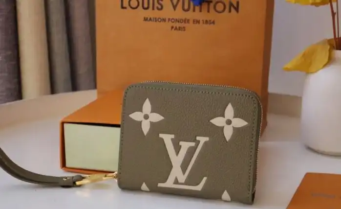 LV Wallets 4178D-0033