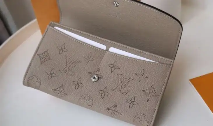 LV Wallets 4178D-0098