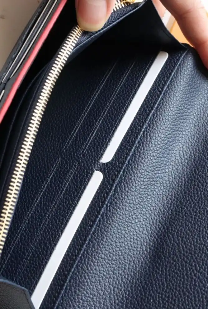 LV Wallets 4178D-0132