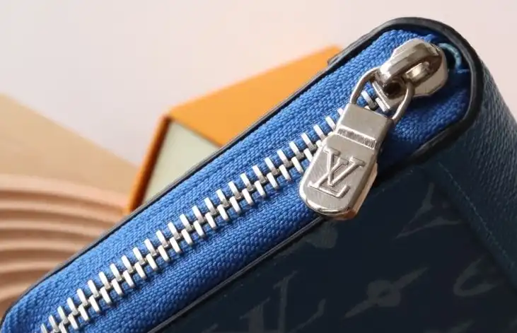 LV Wallets 4178D-0192