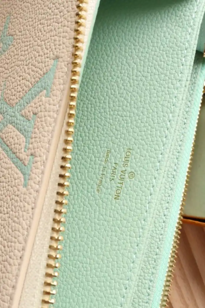 LV Wallets 4178F-0007