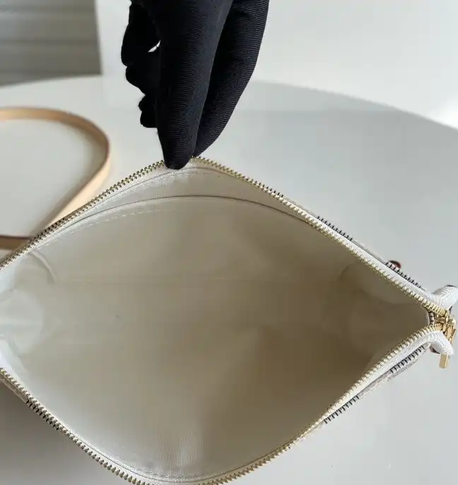 LV Clutch Bags 4178F-0071