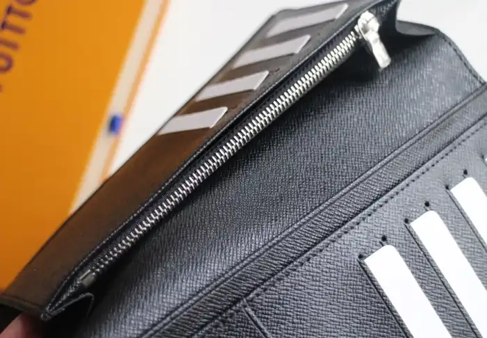 LV Wallets 4178F-0095