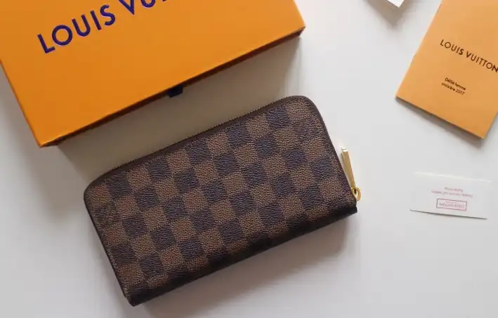 LV Wallets 4178F-0100