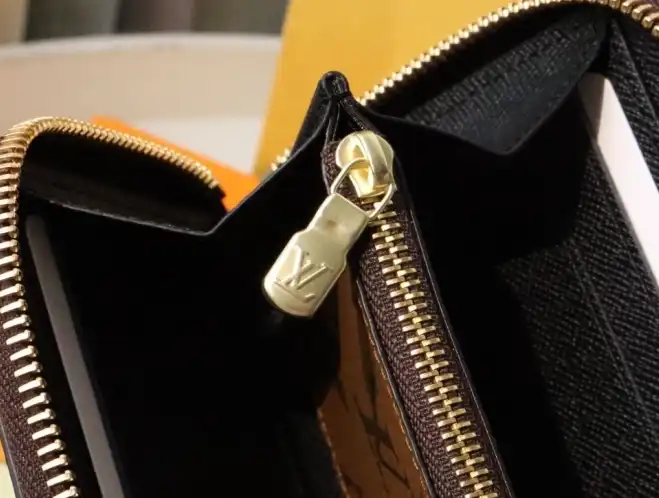 LV Wallets 4178F-0124