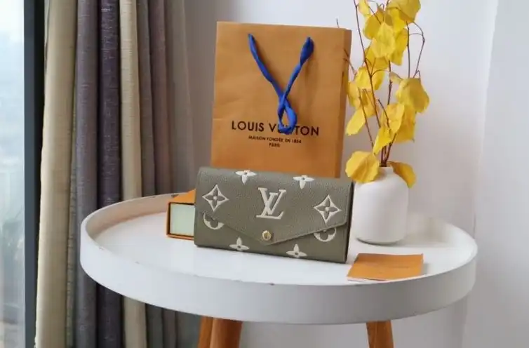 LV Wallets 4178G-0001