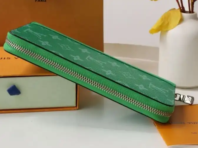LV Wallets 4178G-0007