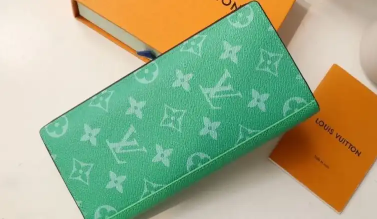 LV Wallets 4178G-0010