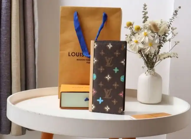 LV Wallets 4178G-0057