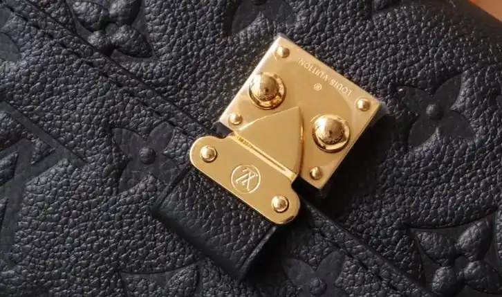 LV Wallets 4178G-0092