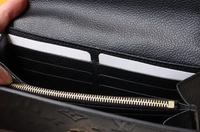 LV Wallets 4178G-0092