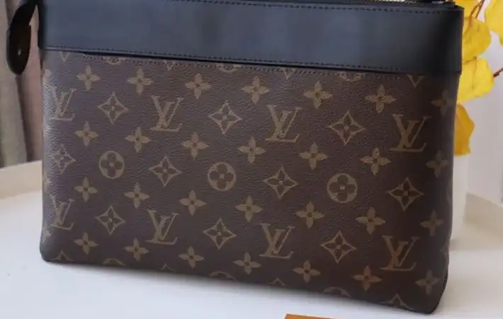 LV Clutch Bags 4178G-0097
