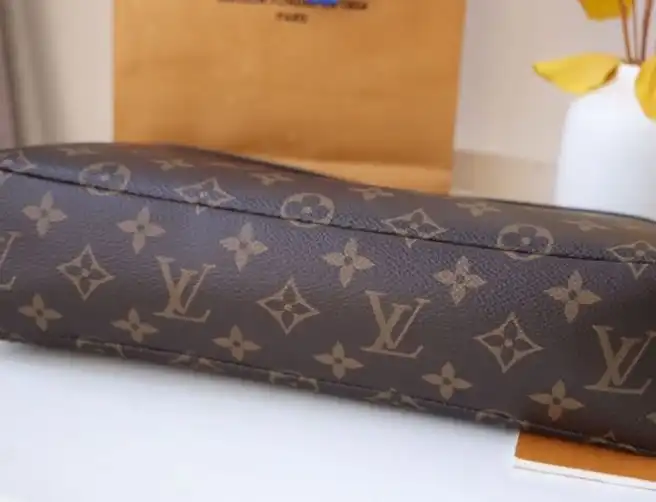 LV Clutch Bags 4178G-0097