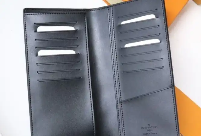 LV Wallets 4178G-0121