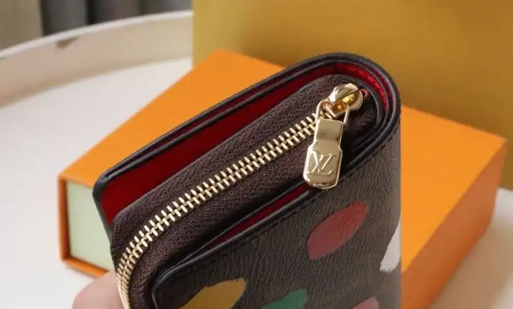 LV Wallets 4178G-0179