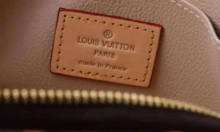 LV Wallets 4178G-0185