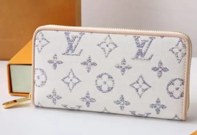 LV Wallets 4178G-0186