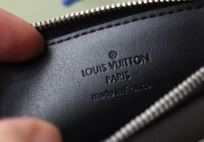 LV Wallets 4178G-0190