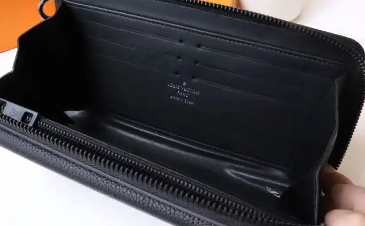 LV Wallets 4178G-0191