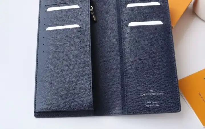LV Wallets 4178G-0200