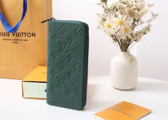 LV Wallets 4178G-0218