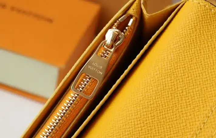 LV Wallets 4192D-0004