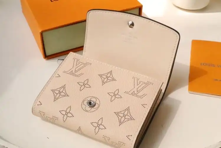 LV Wallets 4192D-0024