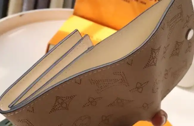 LV Wallets 4192D-0024