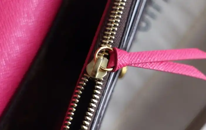 LV Wallets 4192D-0110