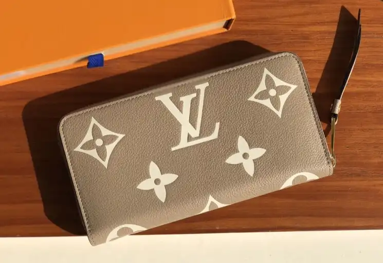 LV Wallets 4192F-0017