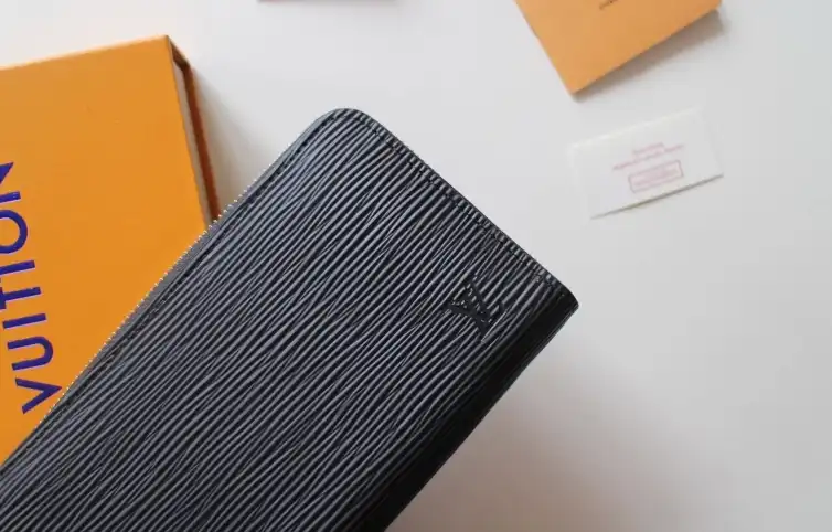 LV Wallets 4192F-0041